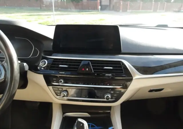 BMW Seria 5 520d Luxury Line