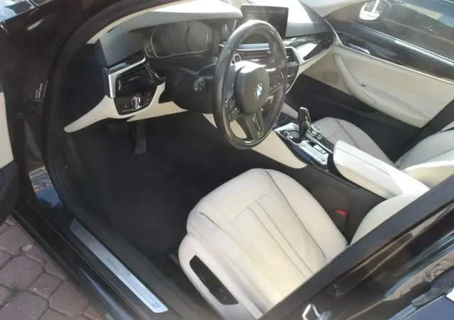 BMW Seria 5 520d Luxury Line