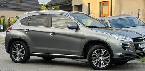 PEUGEOT 4008 