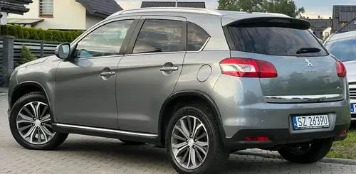 PEUGEOT 4008 