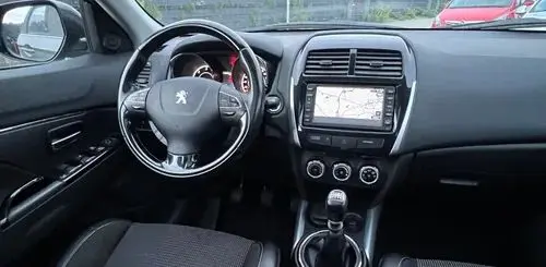PEUGEOT 4008 