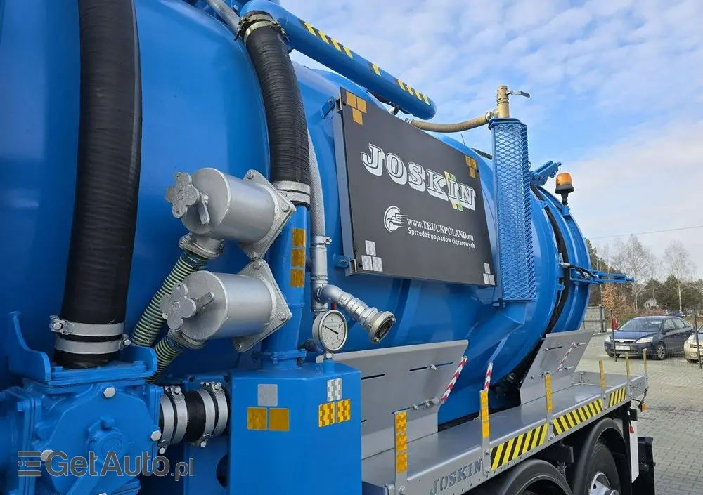 VOLVO 2009 JOSKIN WUKO do zbierania odpadów płynnych 