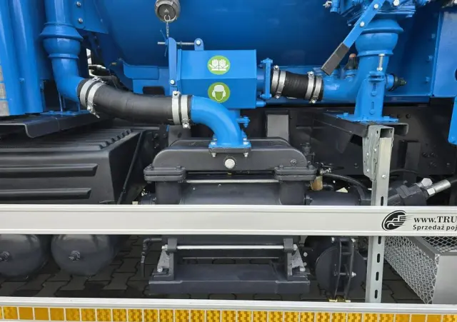 VOLVO 2009 JOSKIN WUKO do zbierania odpadów płynnych 