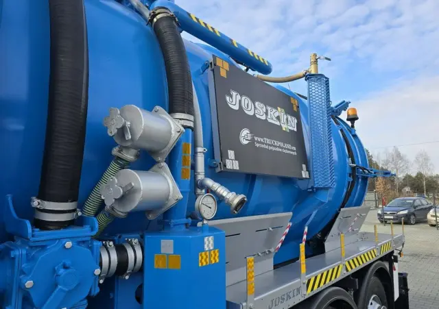 VOLVO 2009 JOSKIN WUKO do zbierania odpadów płynnych 
