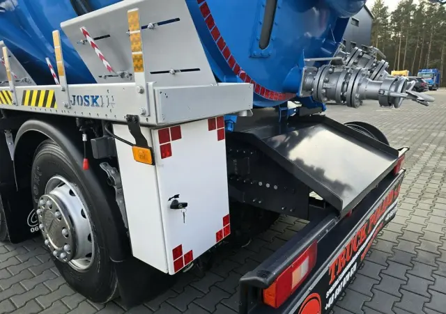 VOLVO 2009 JOSKIN WUKO do zbierania odpadów płynnych 