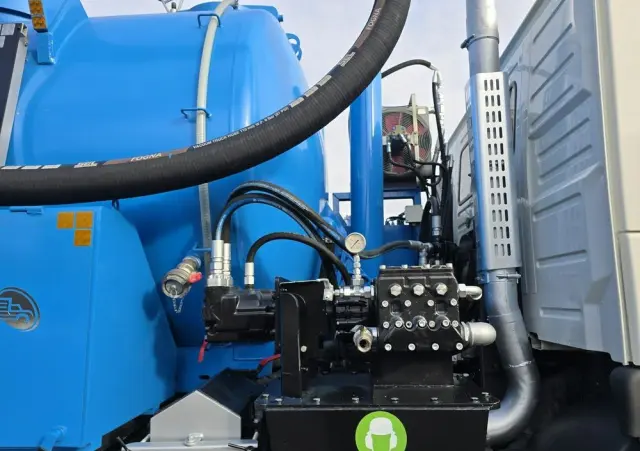 VOLVO 2009 JOSKIN WUKO do zbierania odpadów płynnych 