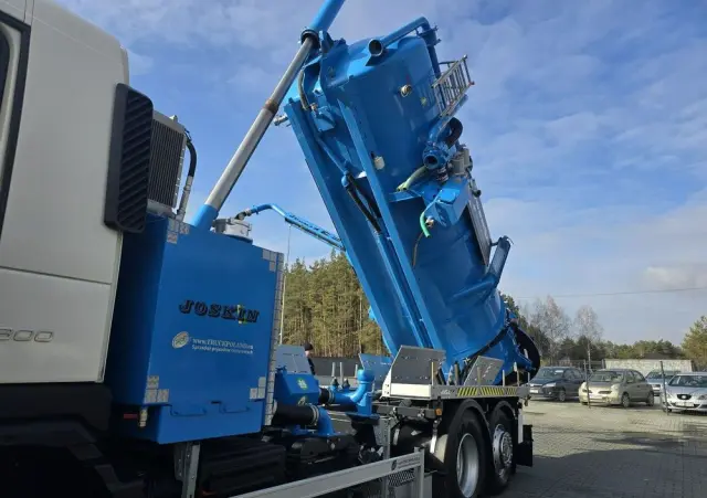 VOLVO 2009 JOSKIN WUKO do zbierania odpadów płynnych 