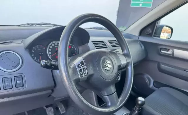 SUZUKI Swift 
