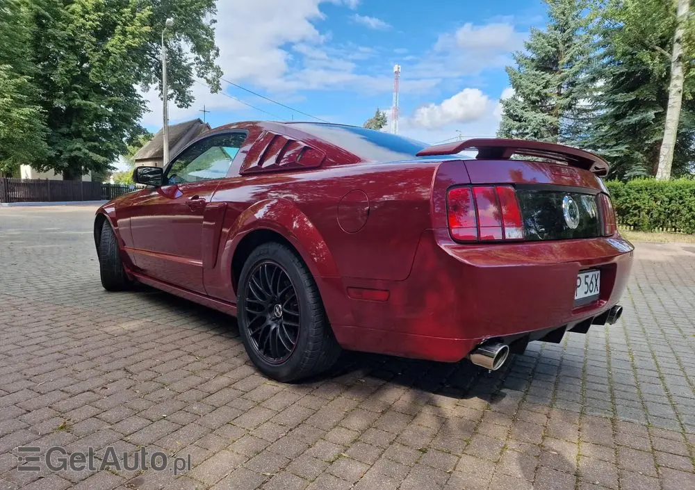 FORD Mustang 