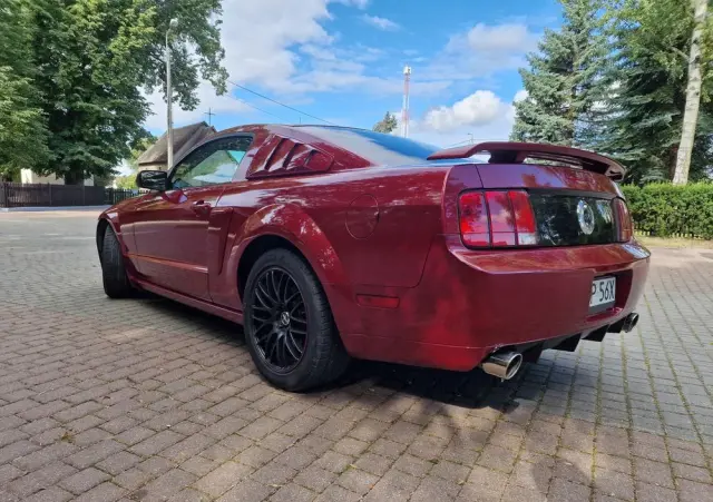 FORD Mustang 