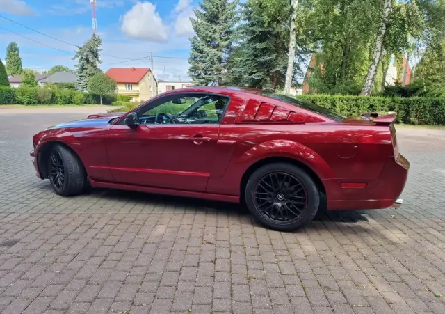 FORD Mustang 