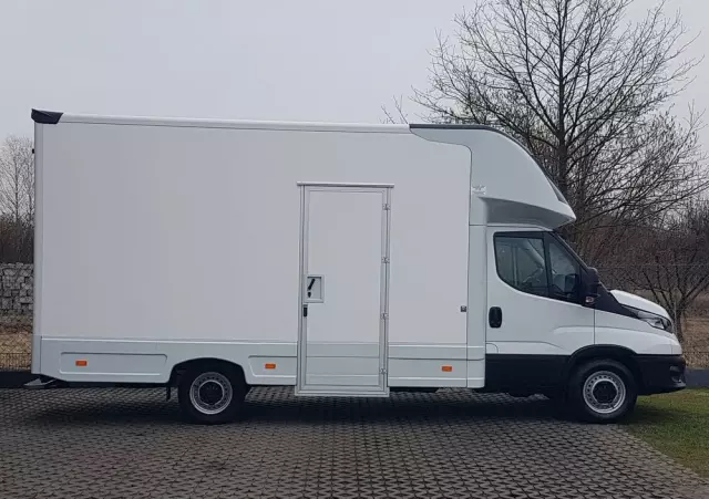 IVECO DAILY KONTENER NISKOPODŁOGOWY 4,43x2,23x2,42 SKLEP BAR FOODTRUCK KAMPER KLIMA 