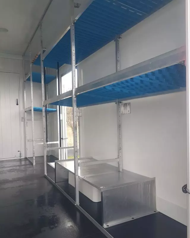 IVECO DAILY KONTENER NISKOPODŁOGOWY 4,43x2,23x2,42 SKLEP BAR FOODTRUCK KAMPER KLIMA 