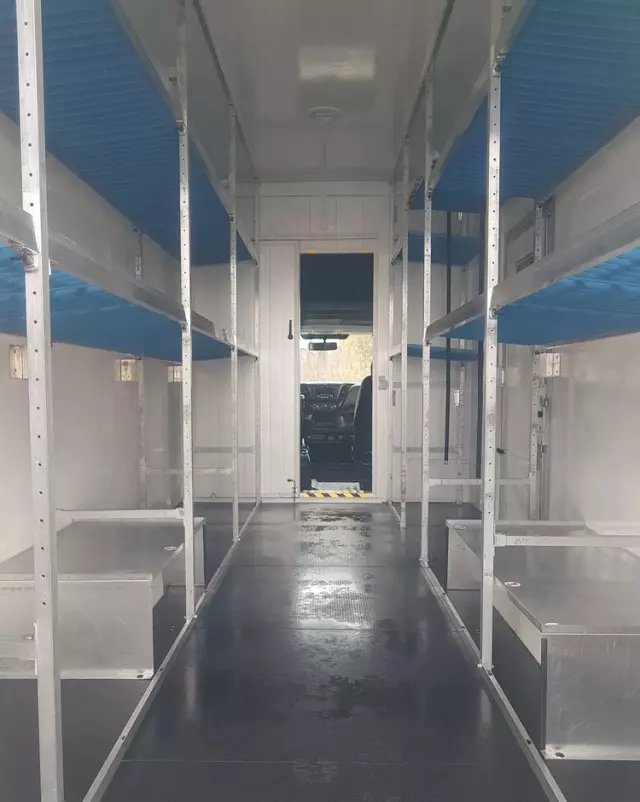 IVECO DAILY KONTENER NISKOPODŁOGOWY 4,43x2,23x2,42 SKLEP BAR FOODTRUCK KAMPER KLIMA 