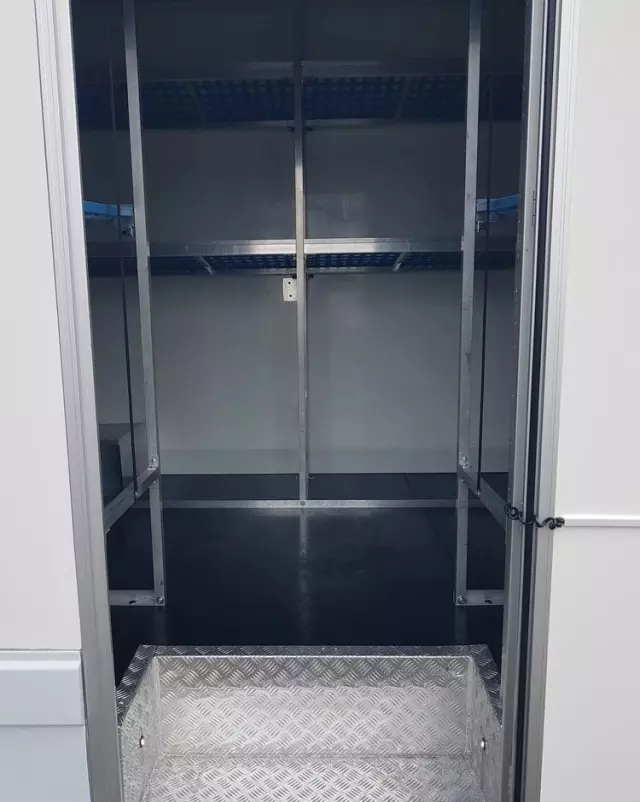 IVECO DAILY KONTENER NISKOPODŁOGOWY 4,43x2,23x2,42 SKLEP BAR FOODTRUCK KAMPER KLIMA 