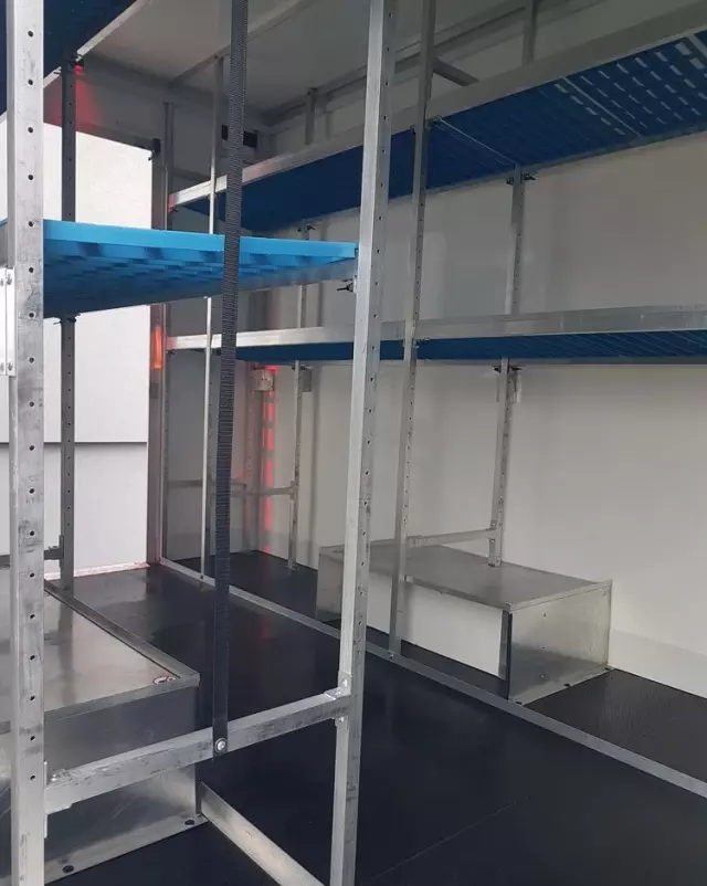 IVECO DAILY KONTENER NISKOPODŁOGOWY 4,43x2,23x2,42 SKLEP BAR FOODTRUCK KAMPER KLIMA 