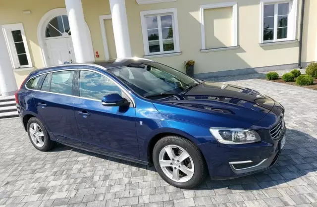 VOLVO V60 