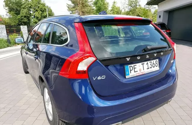 VOLVO V60 