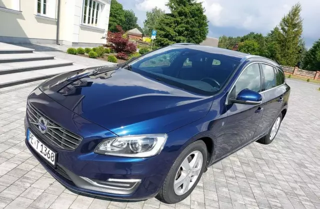 VOLVO V60 