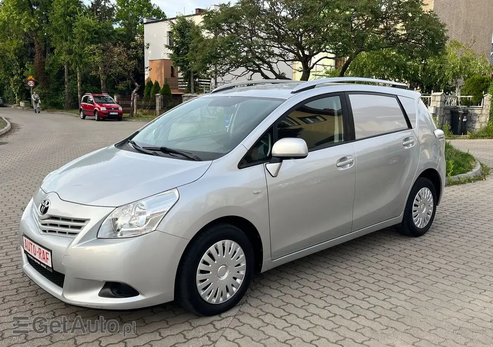 TOYOTA Verso 