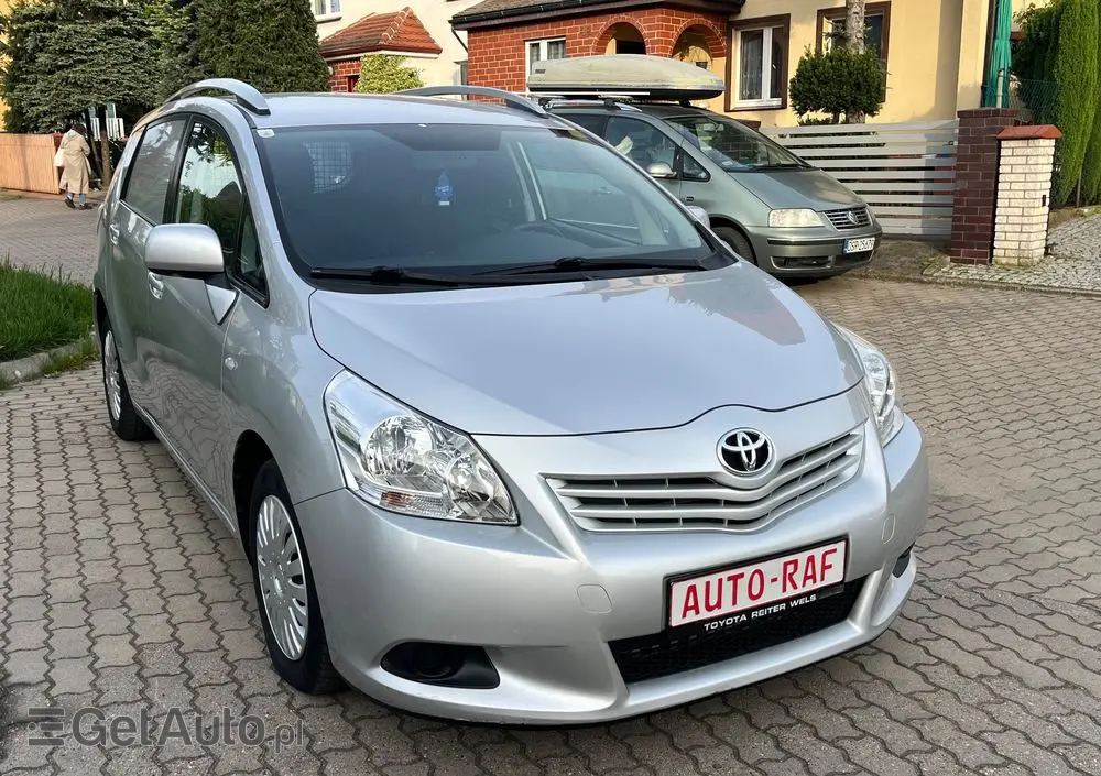TOYOTA Verso 