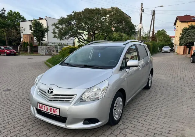 TOYOTA Verso 
