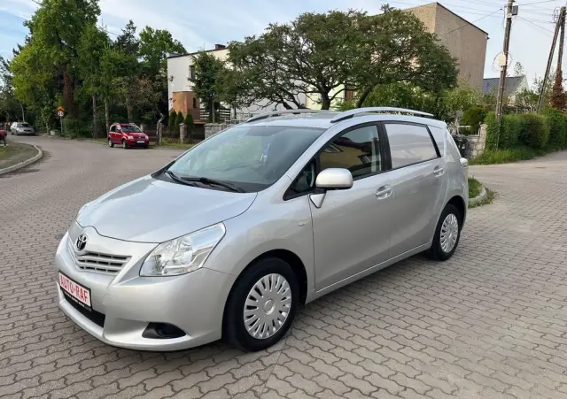 TOYOTA Verso 