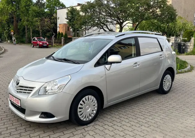 TOYOTA Verso 