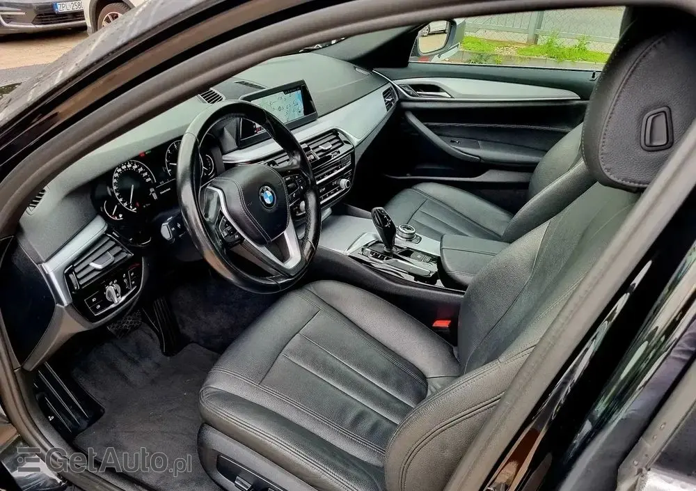 BMW Seria 5 520i Sport Line