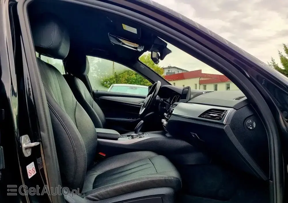 BMW Seria 5 520i Sport Line