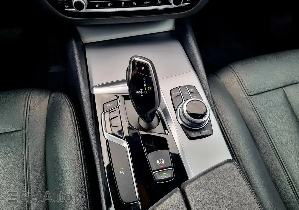 BMW Seria 5 520i Sport Line