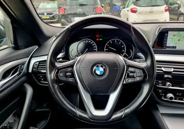 BMW Seria 5 520i Sport Line