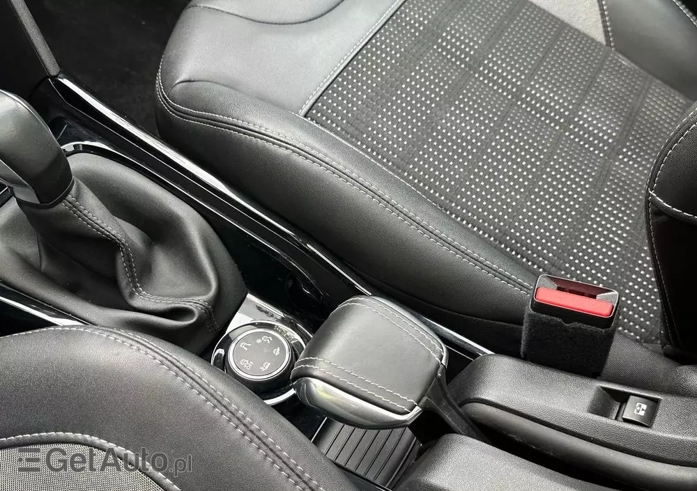 PEUGEOT 2008 1.2 Pure Tech Active S&S