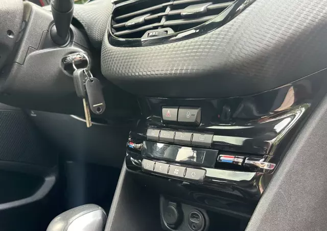 PEUGEOT 2008 1.2 Pure Tech Active S&S