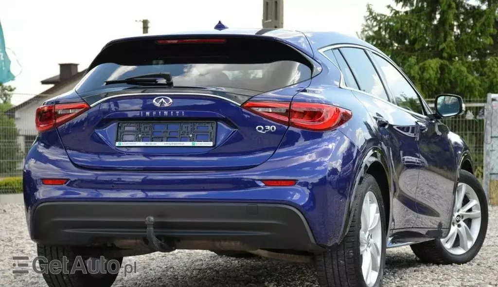INFINITI Q30 
