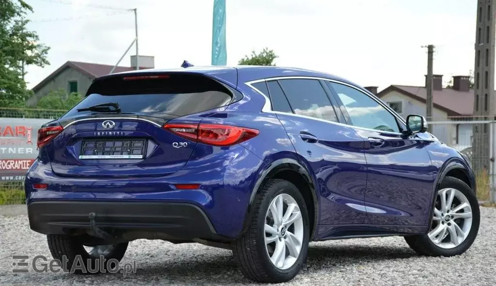 INFINITI Q30 