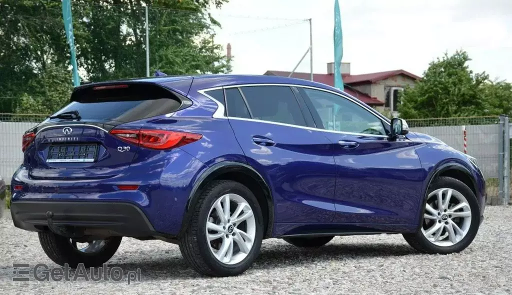 INFINITI Q30 
