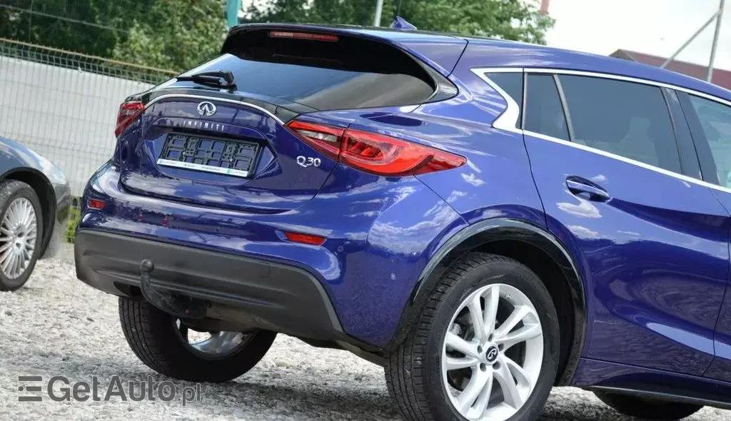 INFINITI Q30 