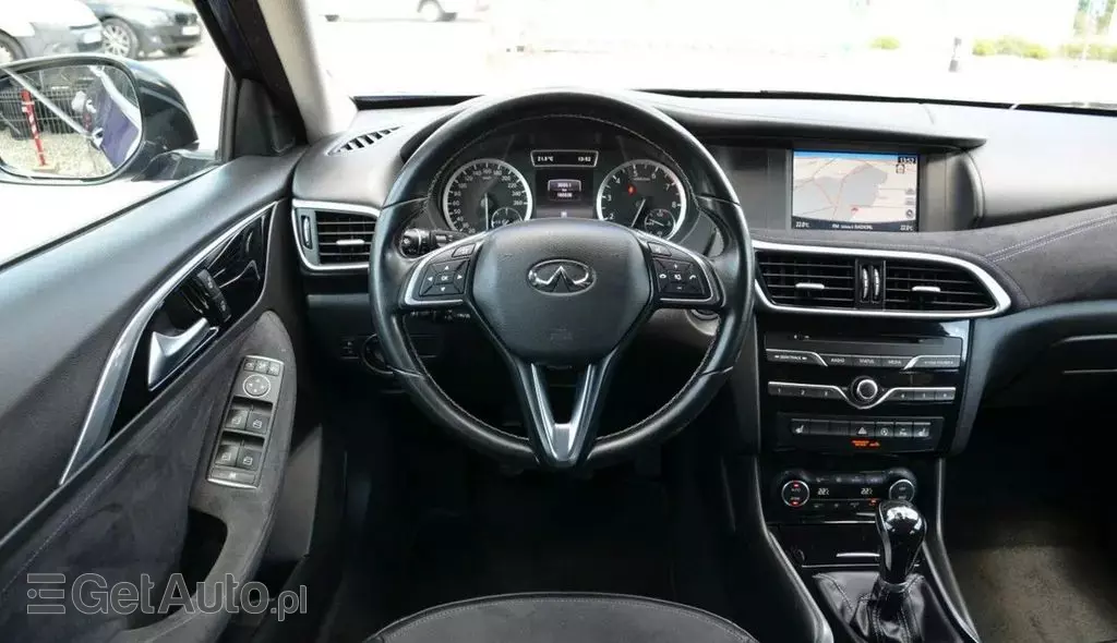 INFINITI Q30 
