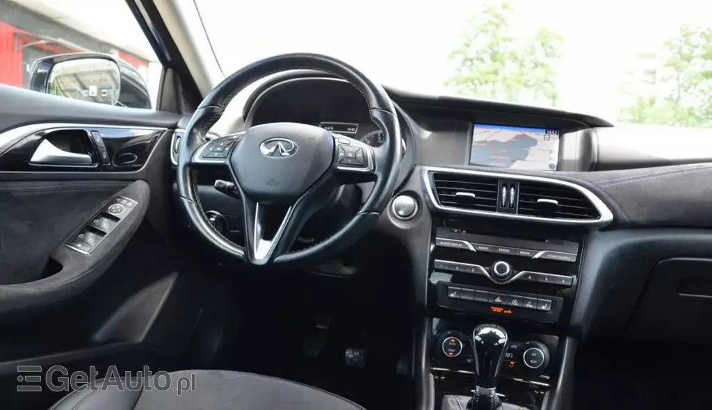 INFINITI Q30 