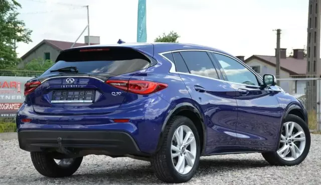 INFINITI Q30 