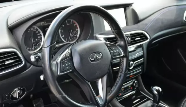 INFINITI Q30 