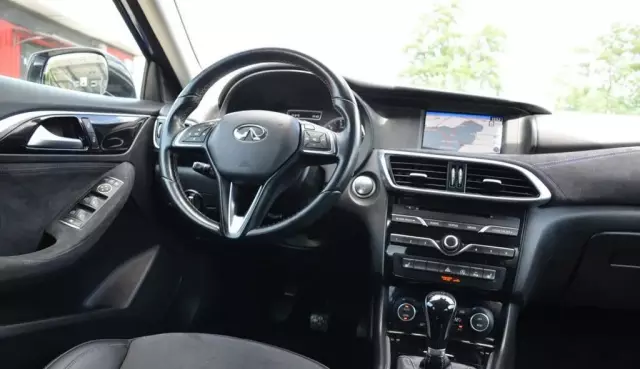 INFINITI Q30 