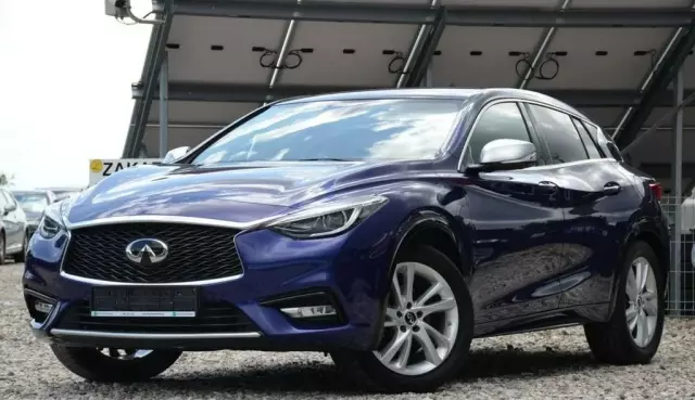 INFINITI Q30 