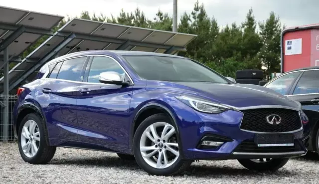 INFINITI Q30 