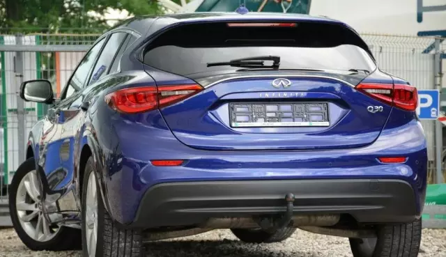 INFINITI Q30 