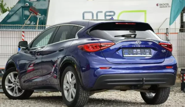 INFINITI Q30 