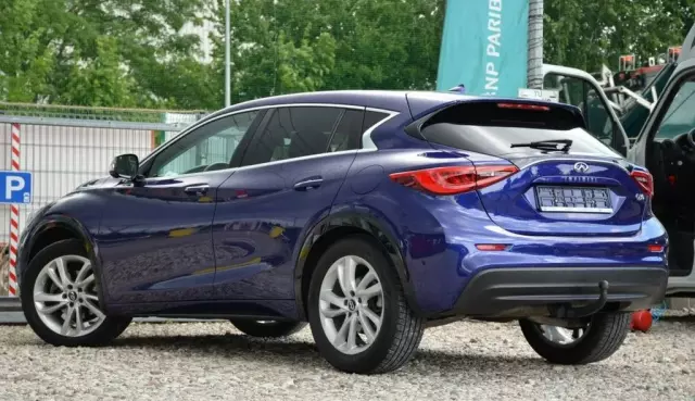 INFINITI Q30 