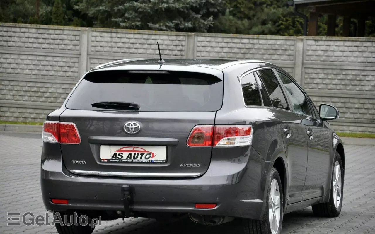 TOYOTA Avensis Combi 1.6 Sol