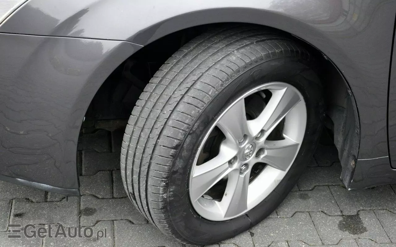 TOYOTA Avensis Combi 1.6 Sol